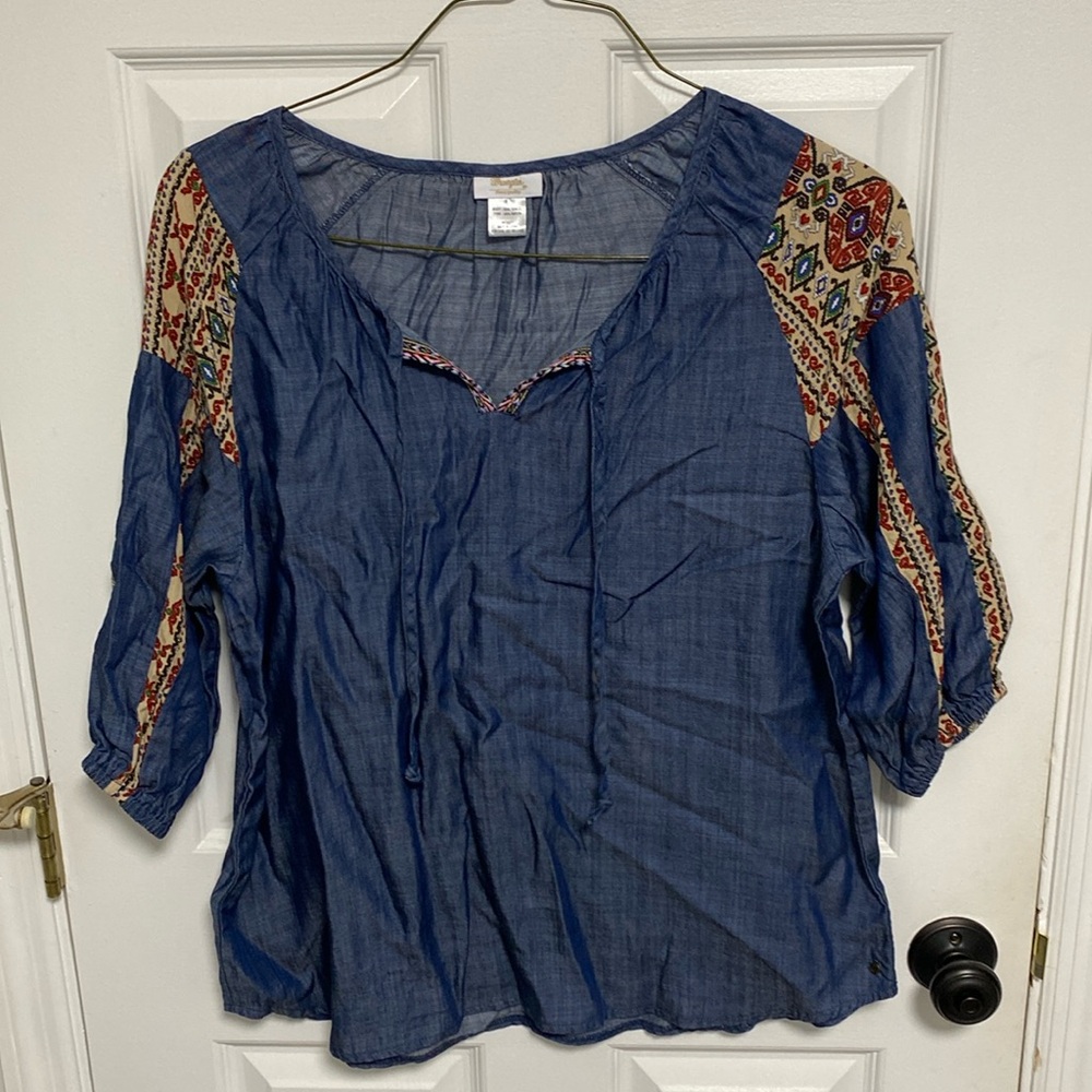 Wrangler denim with Aztec details. Size large.